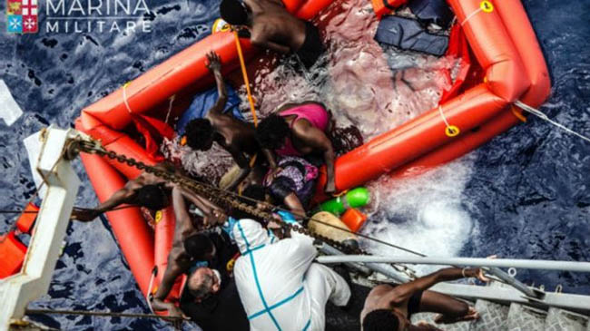 حدود شش هزار پناهجو از غرق شدن در آب های مدیترانه نجات داده شدند 